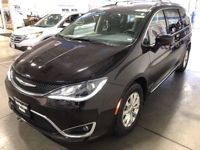 $23,807 2019 Chrysler Pacifica Touring L Dark Cordovan Pearlcoat 4D ...